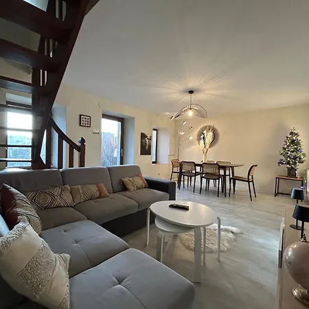 Maison Spacieuse Entre Lacs Et Montagnes Vakantiehuis